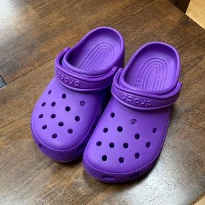 CROCS Classic Clog NWOT SZ 8 Neon Purple